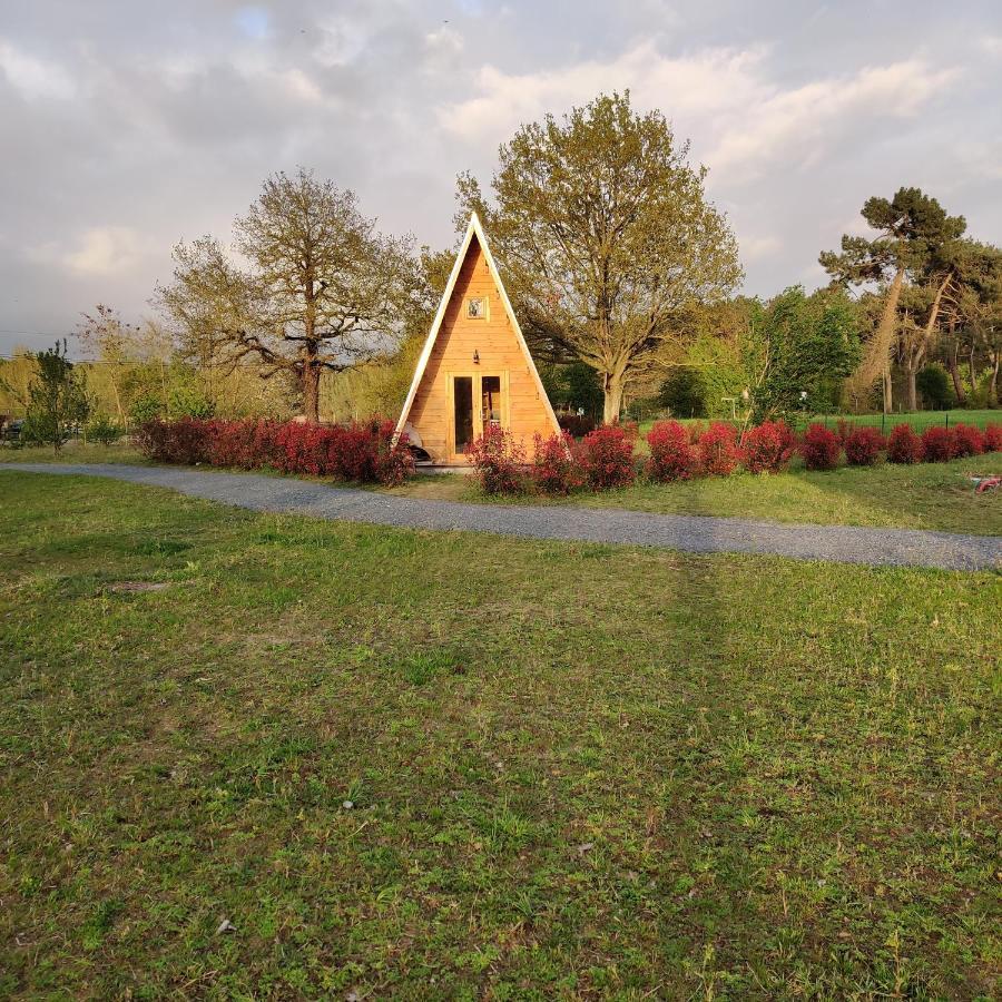 Tipi Apache Des Monteaux Villa Vivy Buitenkant foto