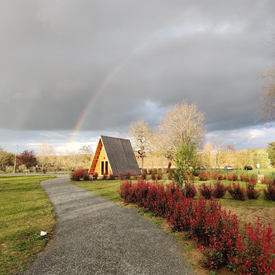 Tipi Apache Des Monteaux Villa Vivy Buitenkant foto